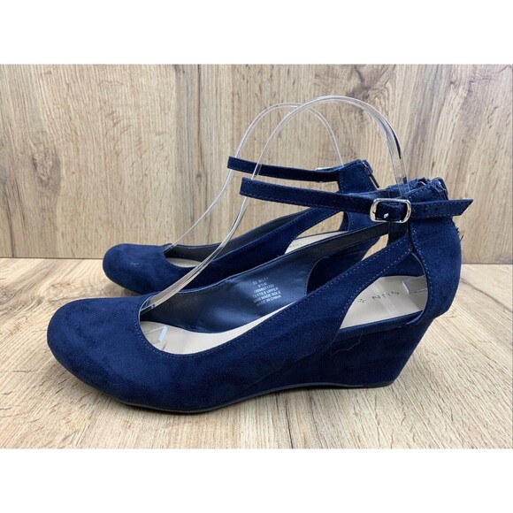 SUN STONE Miley Wedge Buckle Sandals Shoes Women's 9.5 M Cut Out Sides Round Toe - Picture 3 of 16